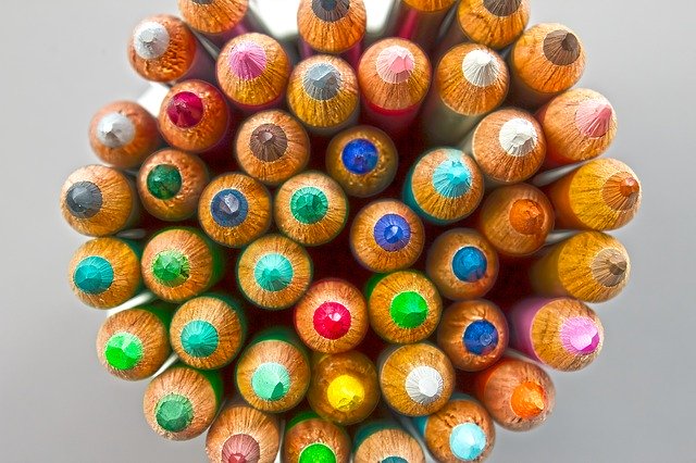 Farebné ceruzky v kruhu.jpg